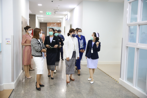 คุณลินดา จุลมนตรี ผู้อำนวยการโรงพยาบาลนานาชาติสะหวันนะเขต